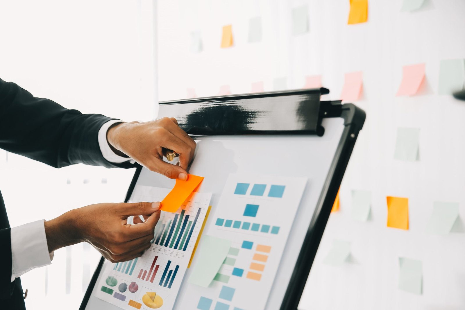 Services vecteezy-business-team-working-with-new-startup-project-plan-and-33952094